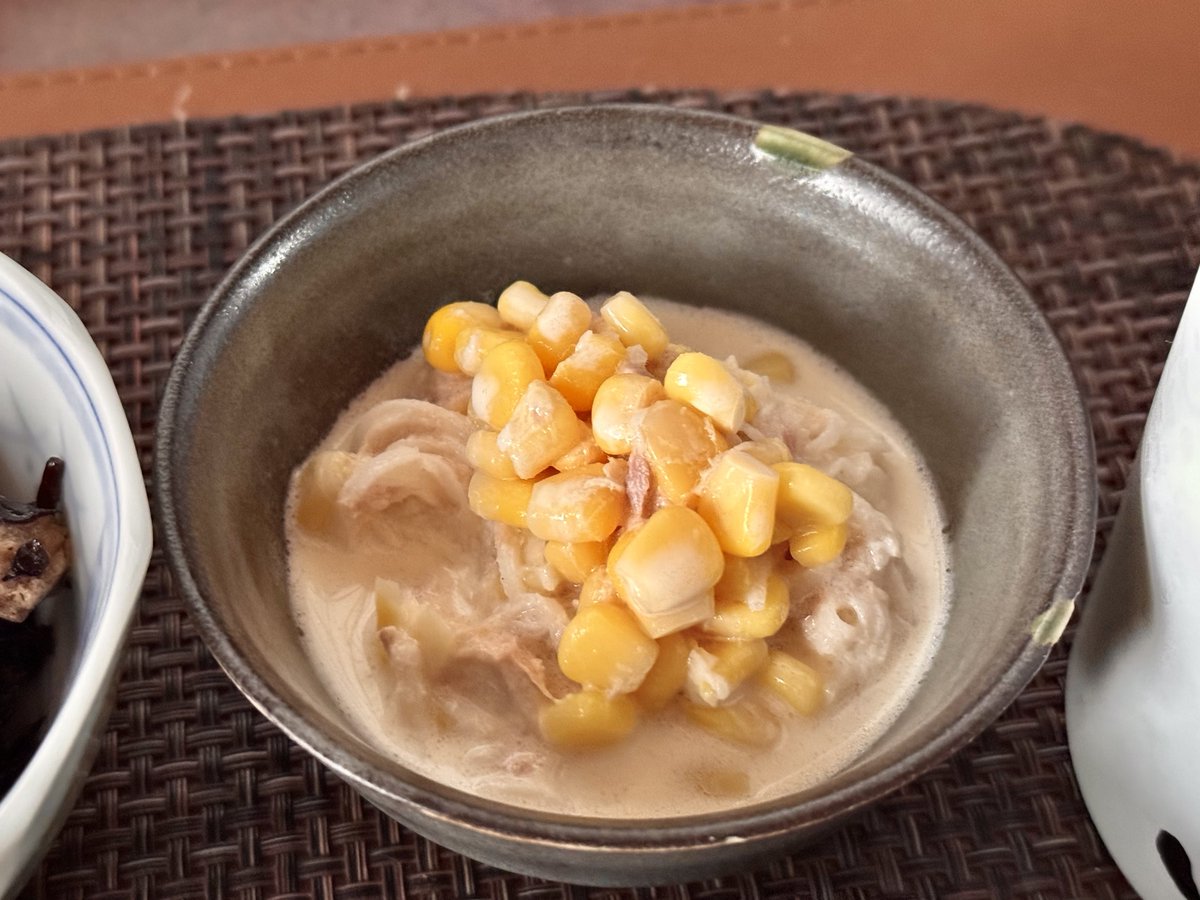 Butterfly_ENA's tweet photo. #今日の昼ご飯
#令和8年6月18日

今日は二七日(ふたなのか)
(初七日の次の七日目のこと)
早いもので2週間経ちました

#塩麹唐揚げ
#サラダ
#味噌汁
#ざくざくわかめご飯
#ひじきの煮物
#大根とコーンのツナサラダ

職場復帰して明日で1週間
疲れがかなり溜まってるけど頑張る

#RockinButterflysKitchen