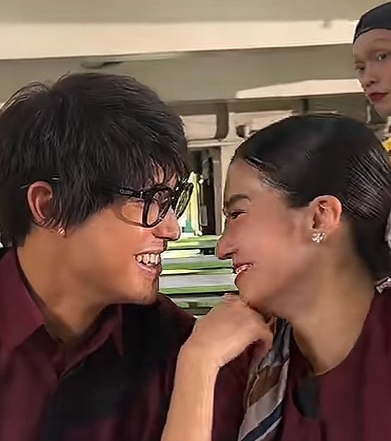 doughnbil's tweet photo. the nose touch kinilig sila kinilig siya 😆 https://t.co/kHhKbIRIRs