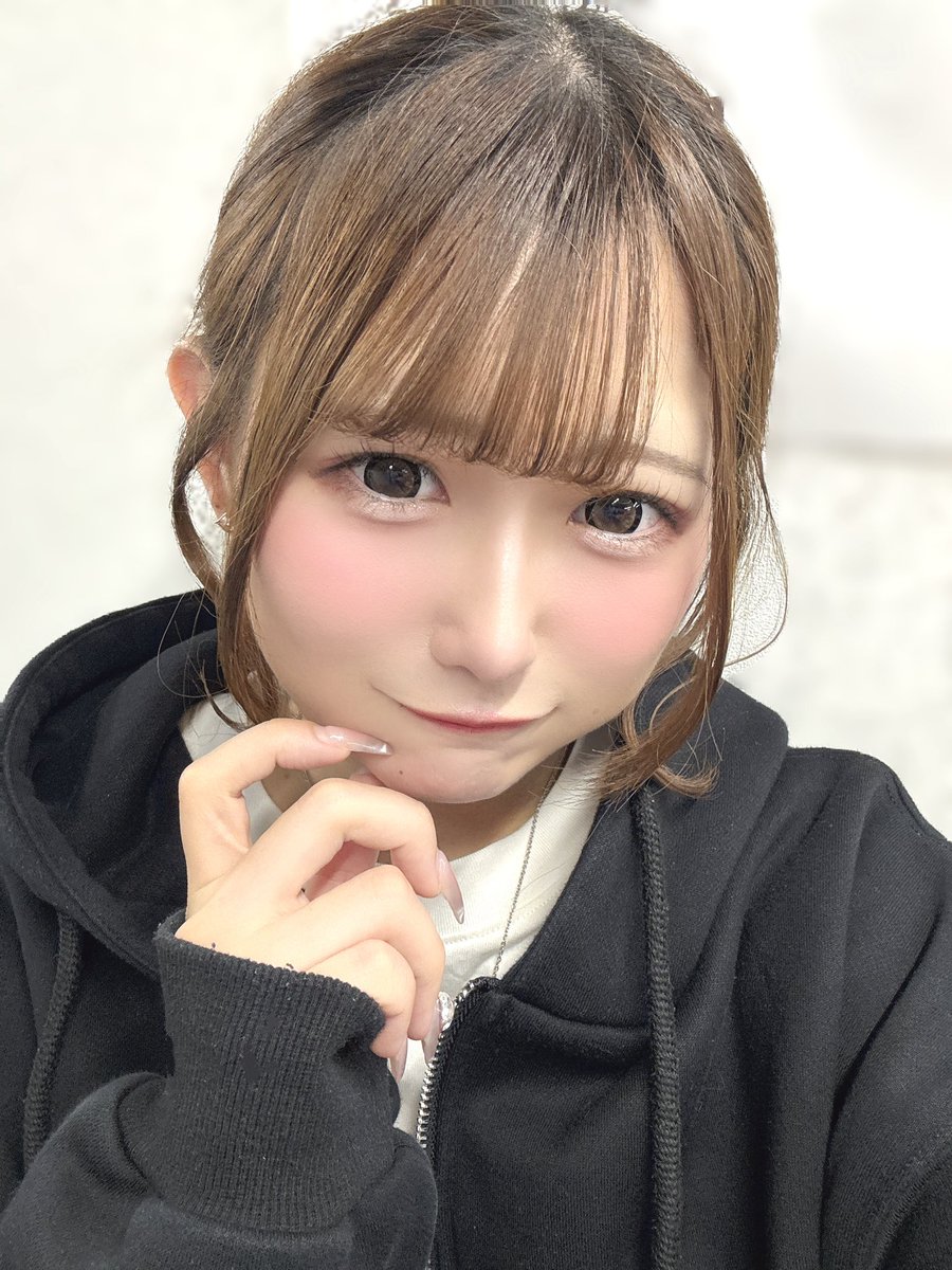 花園にこ tweet media
