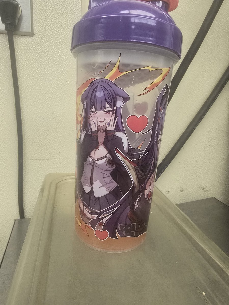 LowellYuki's tweet photo. Thank you for the making this awesome cup @GamerSupps and thanks the awesome vtuber @nihmune for allowing them to make a cup! https://t.co/NSPZp0itHm
