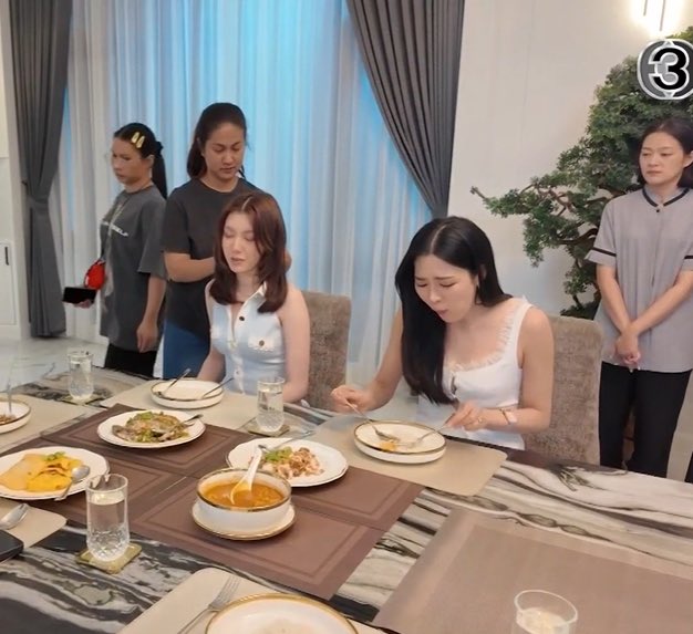 McmxcixPiv's tweet photo. อีสสนั่นออกหน้าออกตามาก อาหารประกอบฉากพี่ก็จะไม่ให้เหลือ Food waste ค่ะ https://t.co/B4NvkpujPH