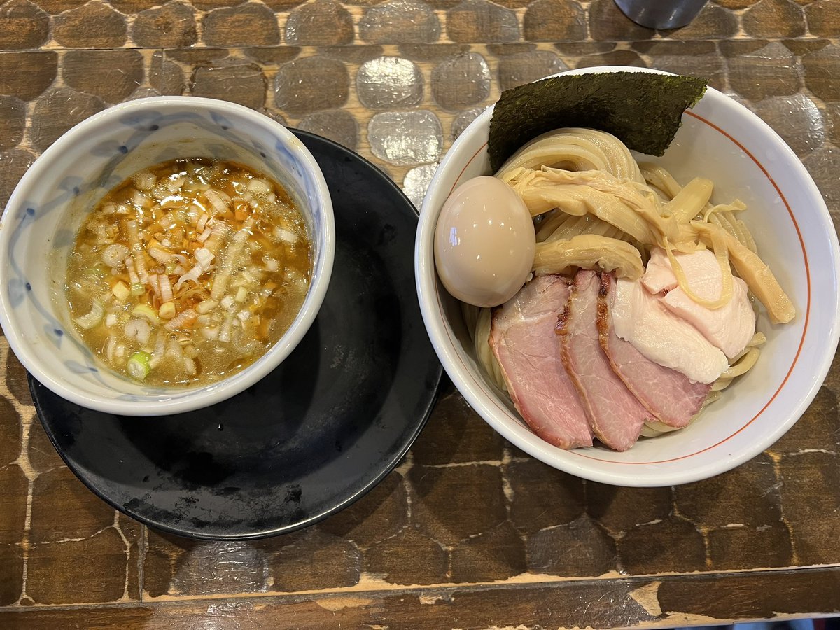okms100's tweet photo. 特級鶏蕎麦龍介
特級海老つけ蕎麦

定期補給の海老つけ　
鶏の旨み全開の甘いつけ汁は抜群に美味しかった
相変わらずクオリティの高いスープと麺でした
絡みが良すぎ最後の方はつけ汁無くなりそうだったけど温めついでに足してくれて美味しく完食 https://t.co/bQlJQahP8M
