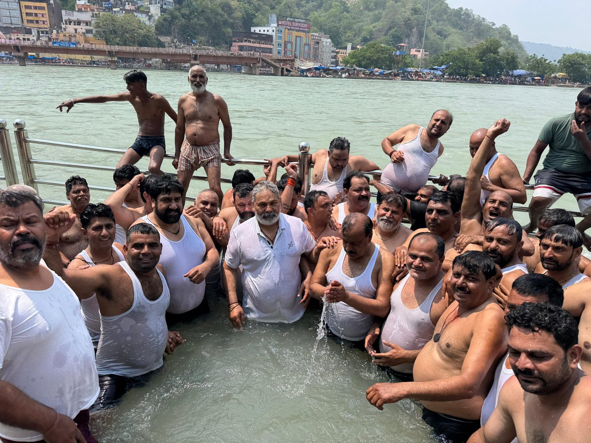 RakeshTikaitBKU's tweet photo. आप सभी का राष्ट्रीय चिंतन शिविर किसान कुंभ 2026 को सफलतापूर्वक संपन्न करने के लिए बहुत-बहुत धन्यवाद देश का किसान एकजुट होकर अपनी मांगों के लिए निरंतर संघर्ष कर रहा है।
@OfficialBKU https://t.co/M22RJFPMAf