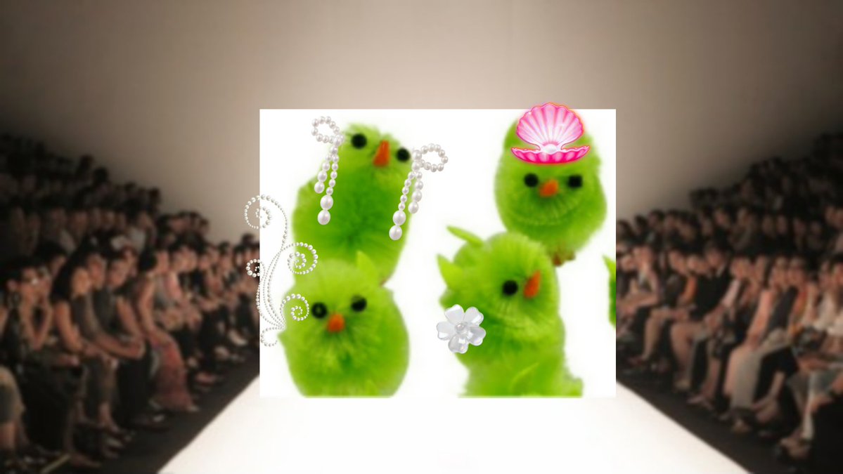 screamy10101's tweet photo. Good morning four chicks in green fans https://t.co/JxY7YpSgHE