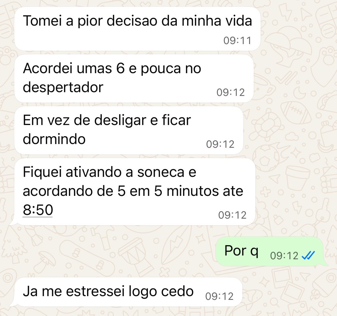 beaamaislinda's tweet photo. Não consigo entender essas pessoas que fazem isso. Pô, ou levanta logo, ou dorme, ou bota um despertador pra mais tarde. https://t.co/iWqSiI0N04