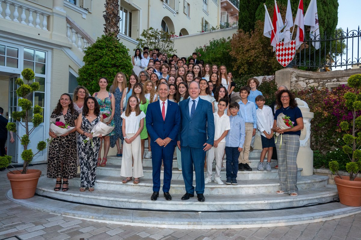 monaco__info's tweet photo. 🇲🇨 La Mairie de Monaco a accueilli, hier soir dans la Cour d’Honneur, la traditionnelle cérémonie de remise des prix du Concours de Langue Monégasque, en présence du Prince Albert II et de nombreuses personnalités de la Principauté.

@MairieMonaco @GvtMonaco https://t.co/PvHx25wyd8