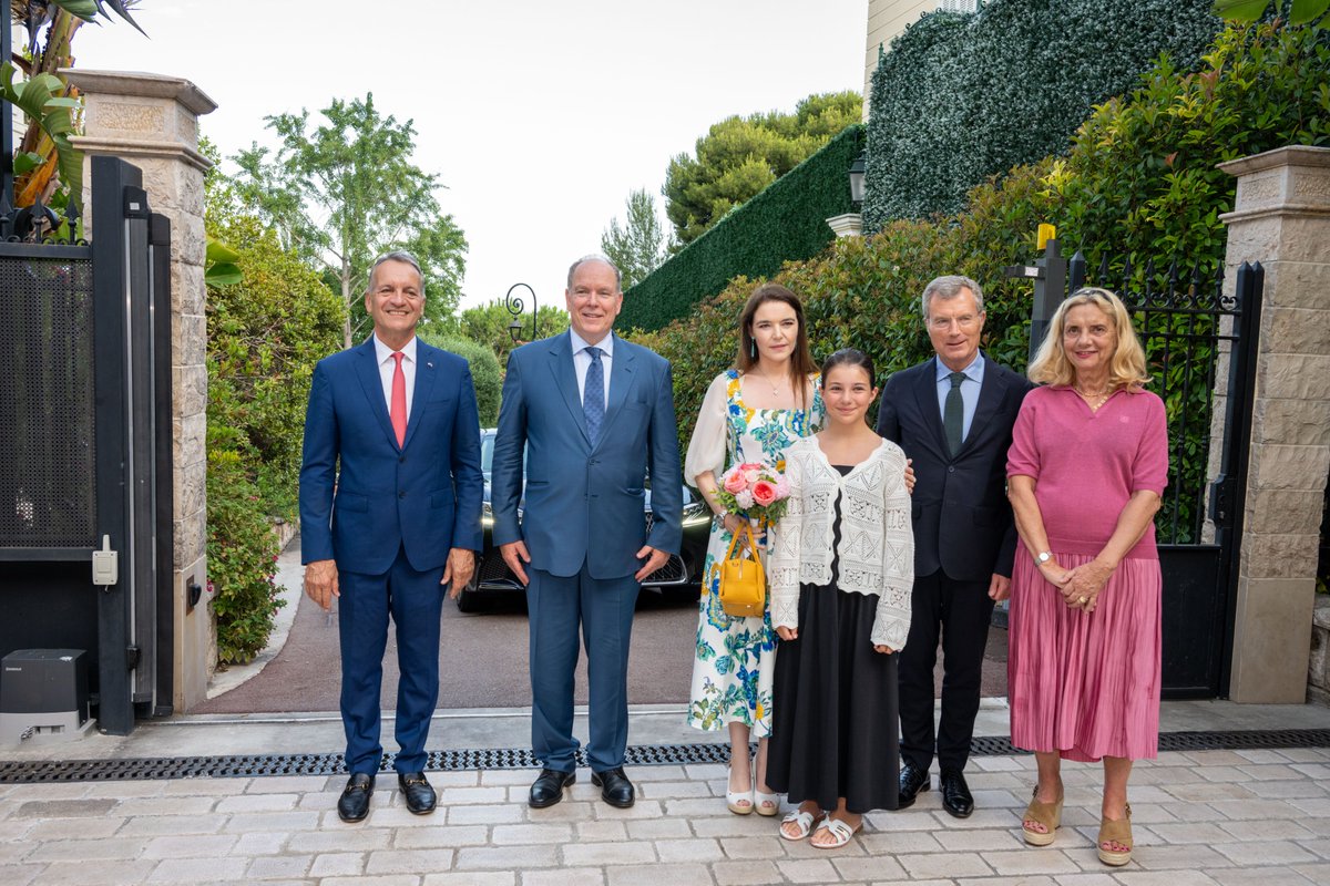 monaco__info's tweet photo. 🇲🇨 La Mairie de Monaco a accueilli, hier soir dans la Cour d’Honneur, la traditionnelle cérémonie de remise des prix du Concours de Langue Monégasque, en présence du Prince Albert II et de nombreuses personnalités de la Principauté.

@MairieMonaco @GvtMonaco https://t.co/PvHx25wyd8