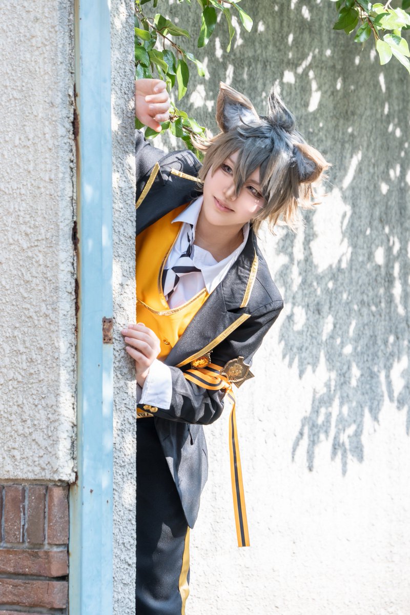 haisakiguruguru's tweet photo. cos / twst 
 🍩

 見てんのバレバレっすよ、監督生くん
   
 photo ： @1da57i https://t.co/sZQGfsb6Yq
