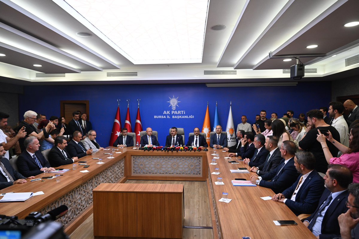 akkadinbursa's tweet photo. Millî Eğitim Bakanımız Sayın Yusuf Tekin’i İl Başkanlığımızda ağırladık.

Ziyaretleri ve kıymetli katkıları için Sayın Bakanımıza teşekkür ediyor, çalışmalarında kolaylıklar diliyoruz. https://t.co/tRtapnHKgs