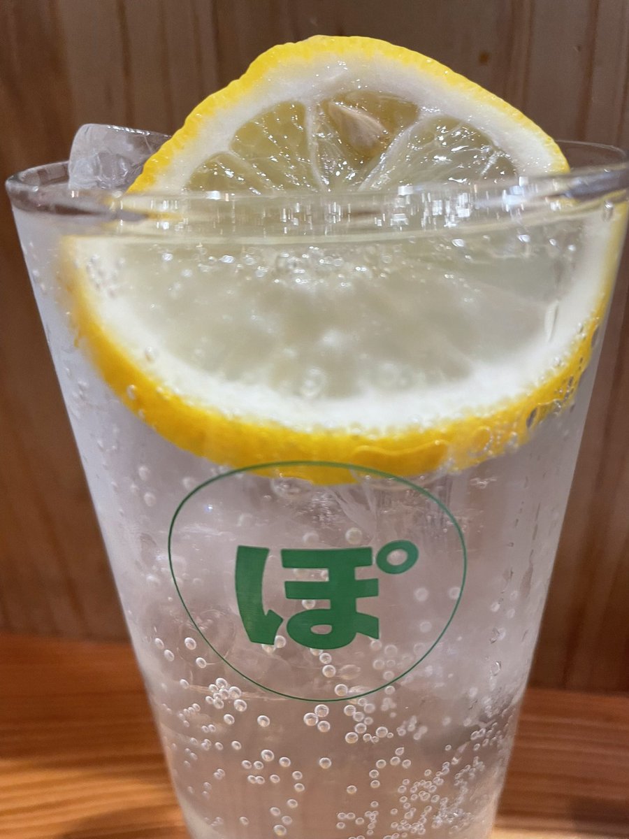SallyOct's tweet photo. 本日もお疲れ様でした！

夜勤の方、残業中の方、頑張って下さいね💪

こちらは無事に一日終われそうです〜

カンパイ🥂 https://t.co/JSuVnDyF1I