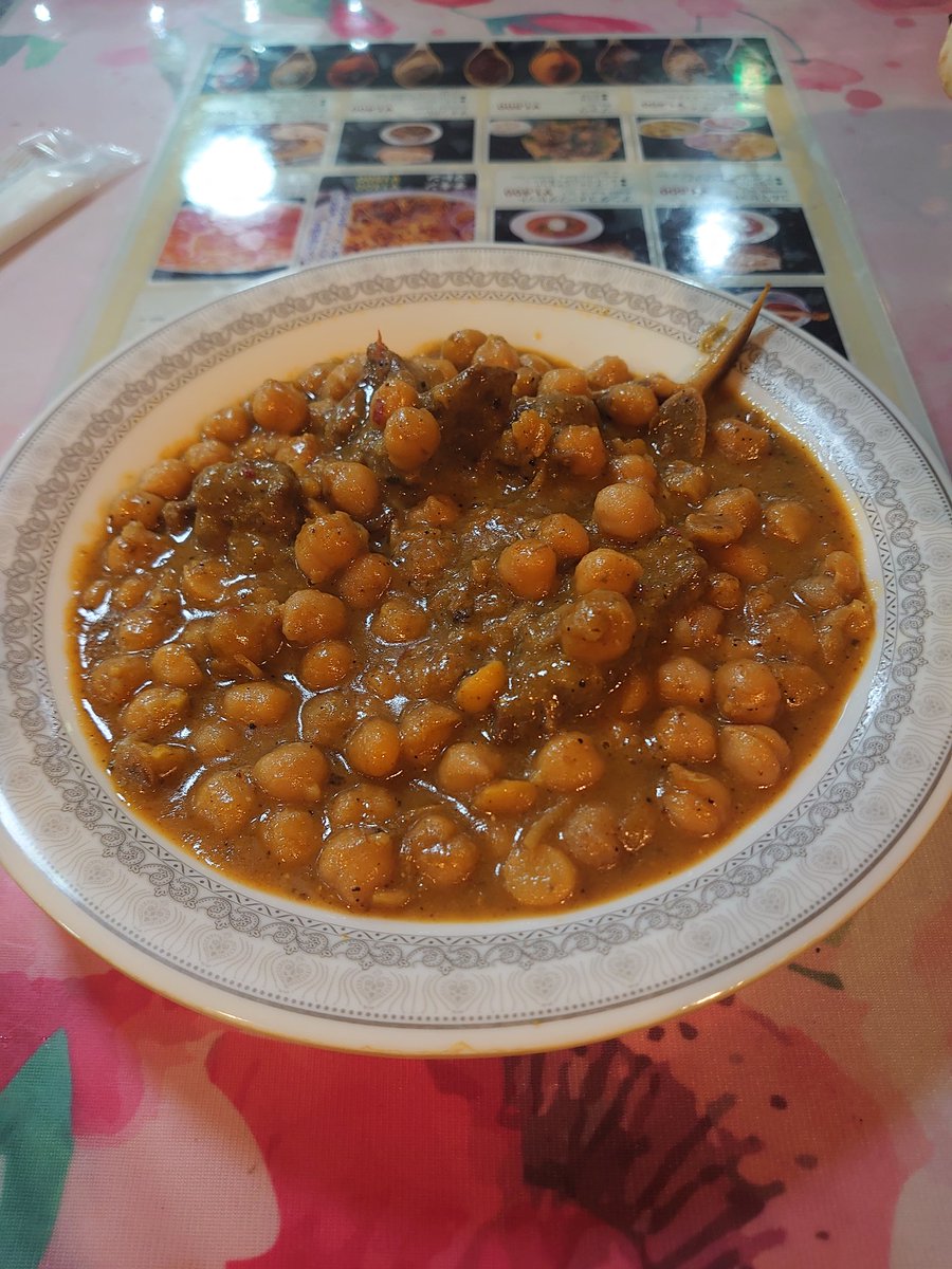 0Lemonheart0717's tweet photo. @3sa1i3sa1i @4ori_1999 @kotomi_0130_ @Michiko_Cyp @Nonoka_Cyp @Saki_Cyp 久しぶりのパキスタンはmutton chana（羊肉とひよこ豆)のカリーとぷっくりのナン。最近ひよこ豆が気になります。大豆より高タンパクなんだそうだ。サラダに入っていることあるね。 https://t.co/YCBkiMZSvb
