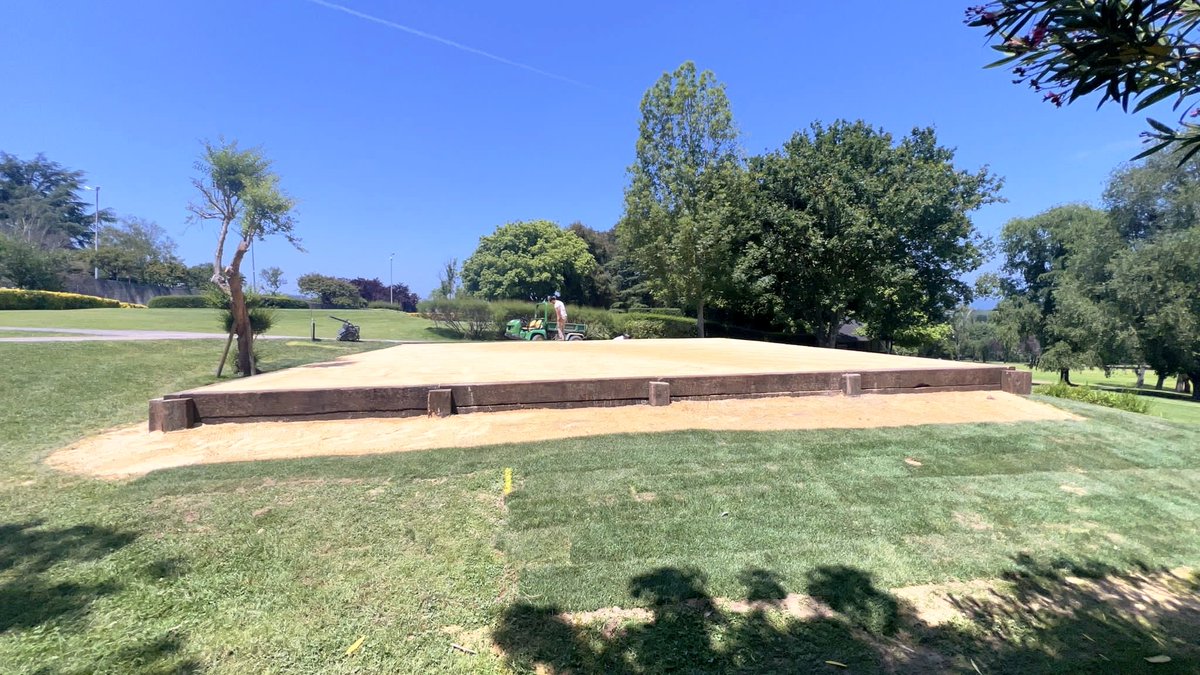 Mafergolf's tweet photo. Los grandes campos nunca dejan de evolucionar.

Nuevo tee elevado en el hoyo 1 profesional de Laukariz. Más estrategia. Más personalidad. Más golf.

⛳ Construyendo el futuro del recorrido.

#MaferGolf #GolfCourseConstruction #Laukariz #GolfEspaña https://t.co/Uw8MnUp4L8