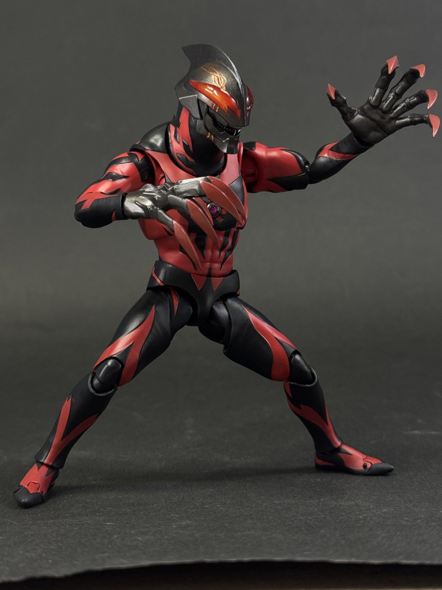 1wYkE201W5XZYcH's tweet photo. 疼く…疼くぜこの傷が！！

（4枚目は自作品との比較）
#ウルトラアーツ https://t.co/wUgDDJ7v0h