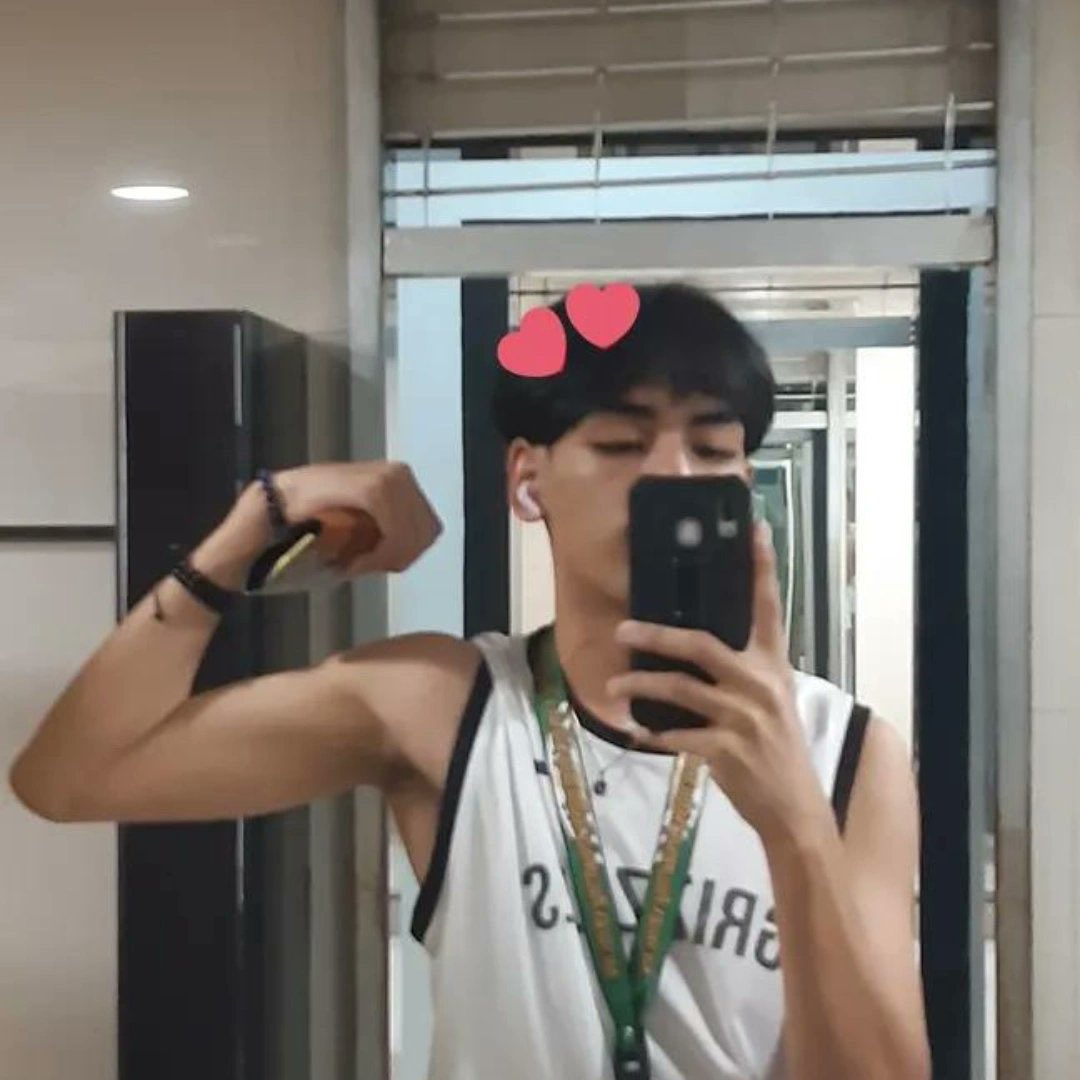 seanforgoodx's tweet photo. mirror shot https://t.co/XdGgZVyaHb