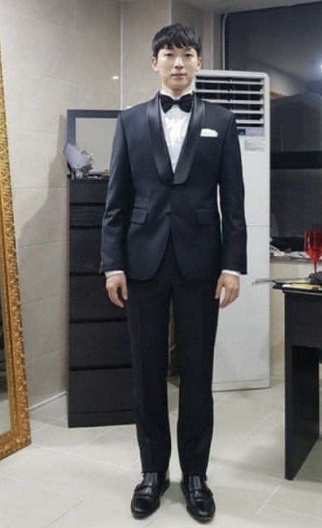 ilov_kh's tweet photo. 아니이거약간ㅋㅋㅋㅋㅋㅋ
교복 처음 맞춰본 중1느낌
강혀나 아빠 보여드리게 사진 하나 찍자 서봐 https://t.co/8iNkbNVt83