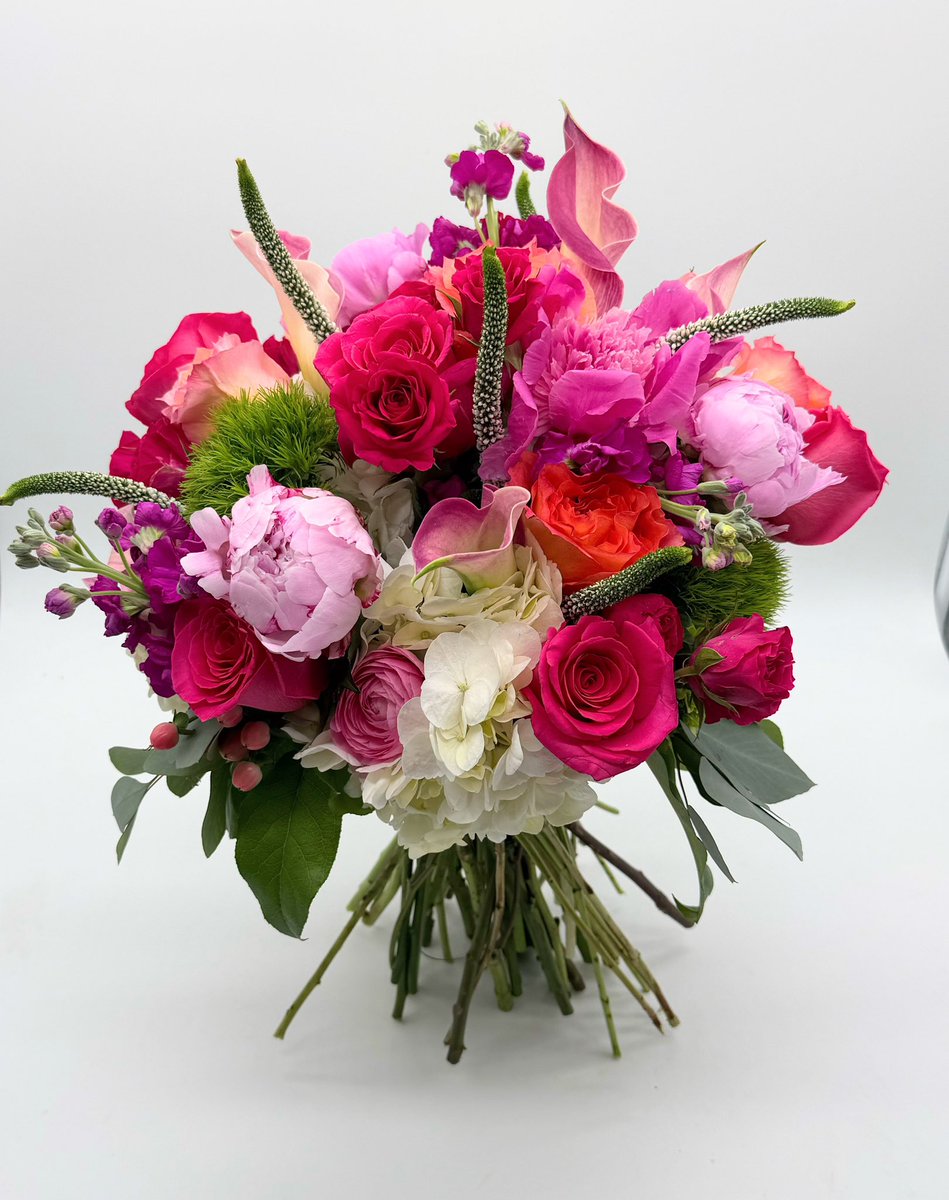 BowKayFlowers's tweet photo. Congratulations to the 2026 graduating class!! Here’s a hand-tied bouquet that’ll be waiting for one lucky graduate. Best wishes!! https://t.co/JIOaIAXIz6