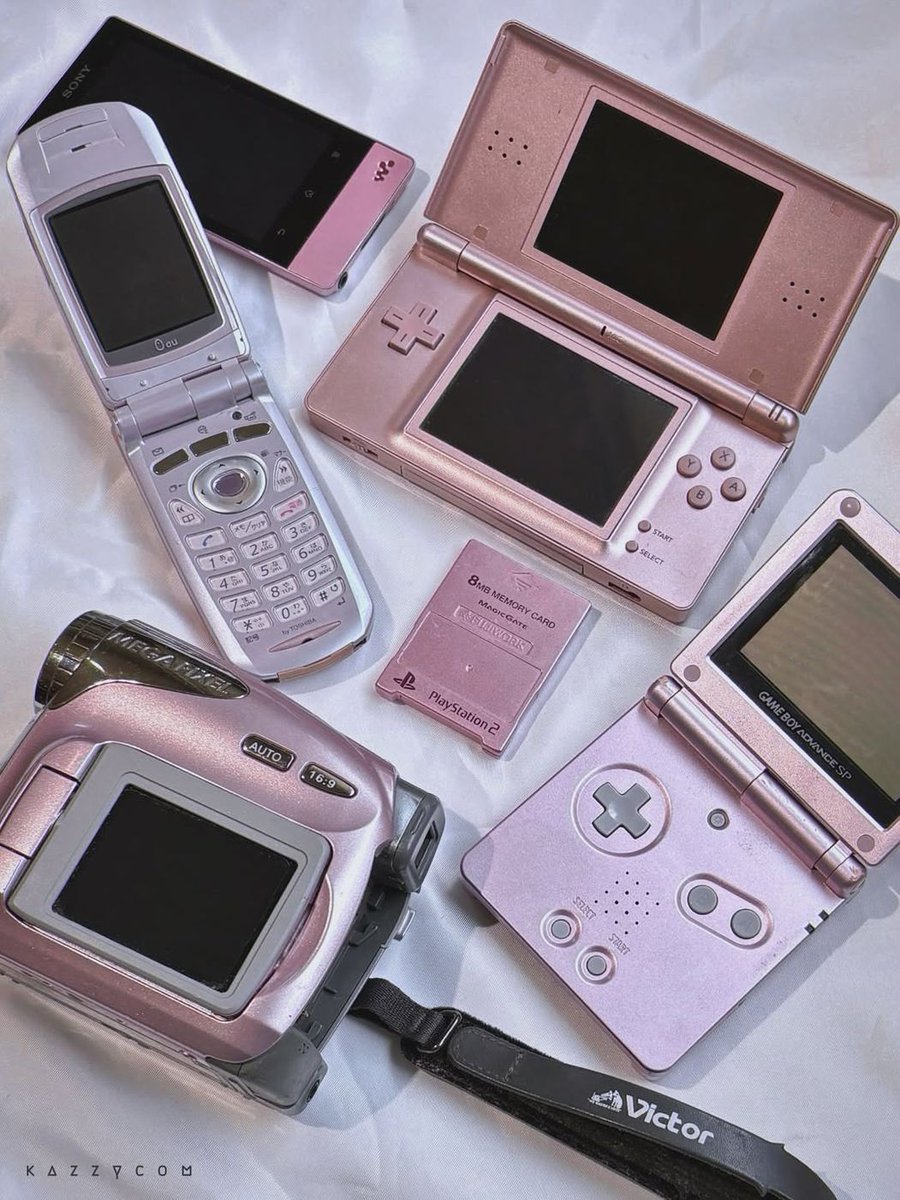 thegoldenaged's tweet photo. Rose pink tech https://t.co/vY6hr50uga