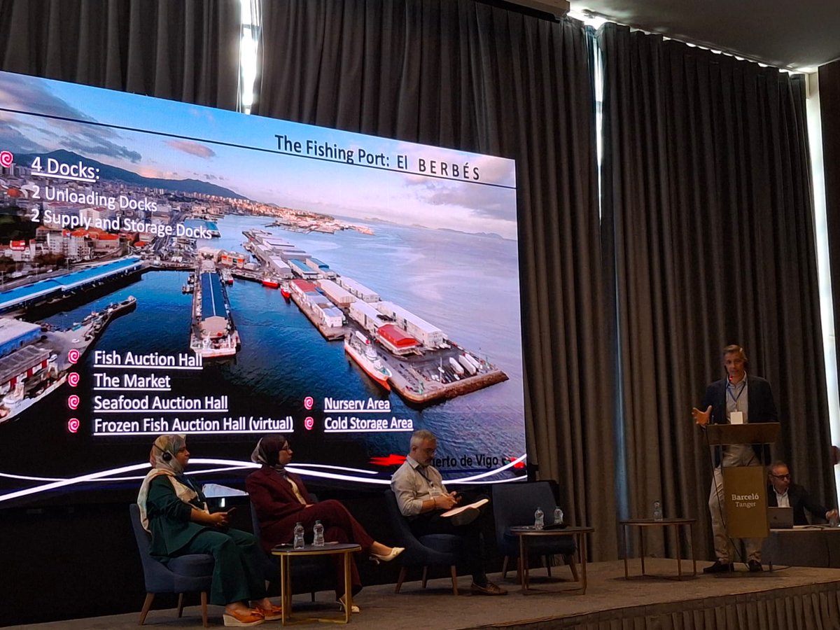 PuertoDeVigo's tweet photo. ⚓🇲🇦 Una delegación del @PuertoDeVigo y @acopevi participa en Tánger en la misión comercial de @CologisticsEU para conectar las industrias pesqueras de ambos países.

🗣️Nicolás Ruzo expone el potencial de nuestras infraestructuras y del sector pesquero vigués. https://t.co/wOpDYzuJnD
