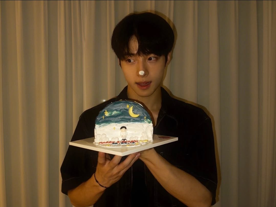 hihi0_818's tweet photo. 그니까 저는 이렇게 생긴 사람을 연기력도 되는데 주연이 아니라 아역만 써준다는게 에바라고 생각해요... 남다름 주연 하자 https://t.co/XQlNLOB4lp