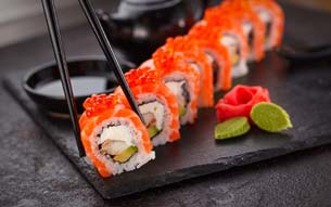 leomiranda73's tweet photo. Hoy en día el sushi es un plato de moda en la gastronomía internacional, pero su origen es muy antiguo. Las primeras referencias datan del año 718 en China. Pero aquella forma de prepararlo en la antigua China, que no Japón, divergen mucho de las actuales preparaciones. https://t.co/b6sSFR1vXw