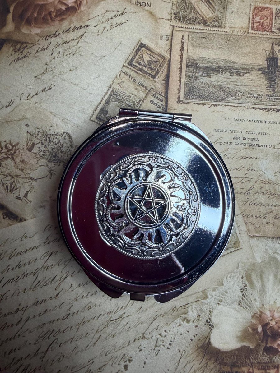 Witschy's tweet photo. https://t.co/UUu9JKcPpp Pagan Pocket Scrying Mirror - Obsidian Compact makeup Mirror #locketnecklace #ooakjewelry #unique #photolocket #etsy #etsyfinds #etsygift #etsyshop #giftforher #giftideas #handmadegift #handmadejewelry #ooak #shopping #uniquegift https://t.co/f06nk7p9Mx