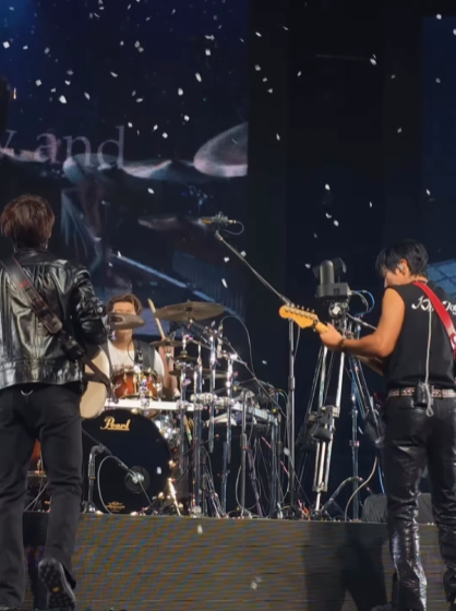 Kkorepo's tweet photo. 「#CNBLUE」、「2026 CNBLUE LIVE 『3LOGY』 IN EUROPE」ヨーロッパツアー開始…「エ・バ・トゥイ」の準備はできた？（動画あり） 
🔗https://t.co/7zuakFtn10 https://t.co/aaddyyxLmE