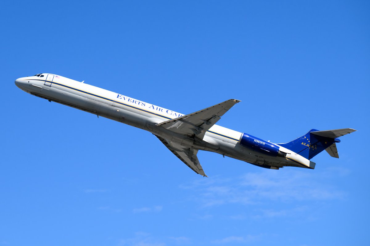 acct_of_master's tweet photo. 撮りたかった飛行機達へ会いにアラスカへ。思いのほか沢山飛んでくれたので、順不同で最初はMD83のスカイショットを。高緯度なアンカレッジでも雪は少し被ってただけでしたね。

Everts Air Alaska VTS/5V872
McDonnell Douglas MD-83(SF) N963CE
at Anchorage Ted Stevens Int'l Airport
on 2026.6.16 https://t.co/rVmXeN10XQ