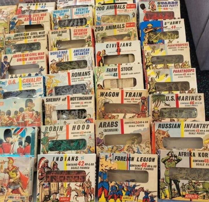 Airfix's tweet photo. Throwback Thursday! 

Who had any of these classic kits in their stash when they were a kid?

Which ones bring back the most memories, and which would you love to see reintroduced to the range?

Drop your favourites in the comments below! 👇

📸 FB/ Lawrence Leung

#Airfix https://t.co/bgdkT1xeIr