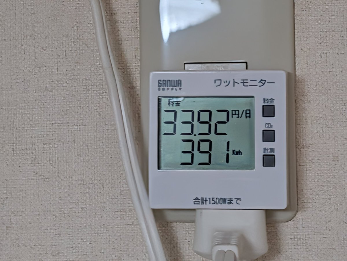 _ZNEB_'s tweet photo. エアコン電気使用量ほぼ1年間の計測ができた。
31円設定12000円位でこの計測器では9999円カンスト。50円だと19500円位。
青森県津軽地方の街中、築20年7.8畳、冷暖房全部エアコン、2階西日直撃、シェードあり、簡易内窓あり、サーキュレーターあり。 https://t.co/6Fe2X4s7Ko