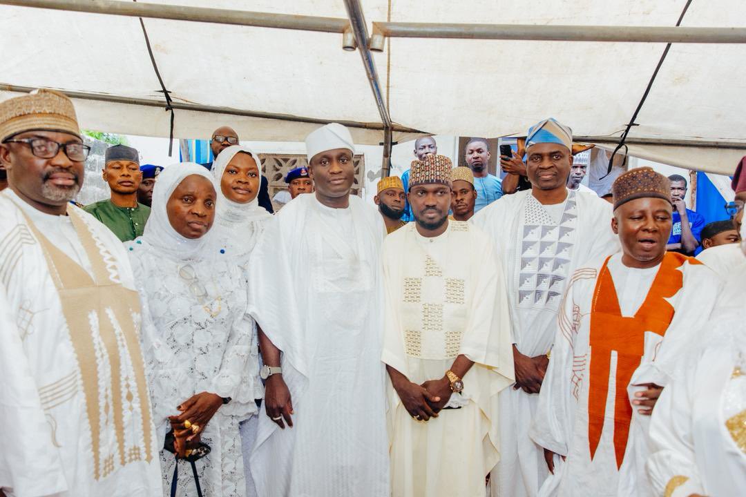 SalihuDanlad's tweet photo. Yesterday, I was accompanied by my colleagues from the Tenth Assembly on a congratulatory visit to the newly appointed Chief Imam of Ilorin, Fadilatus-Sheikh Muhammad Bashir Dasuki Imam Fulani, who was appointed by our highly revered Emir of Ilorin, Dr. Ibrahim Sulu-Gambari CFR.

​In my earlier congratulatory message to the new Chief Imam, I had, on behalf of the Kwara State House of Assembly, wished Sheikh Muhammad Bashir Dasuki Imam Fulani a long and spiritually rewarding tenure as he steps into the role of his forebears to lead the Emirate’s Muslim community.

SYD
