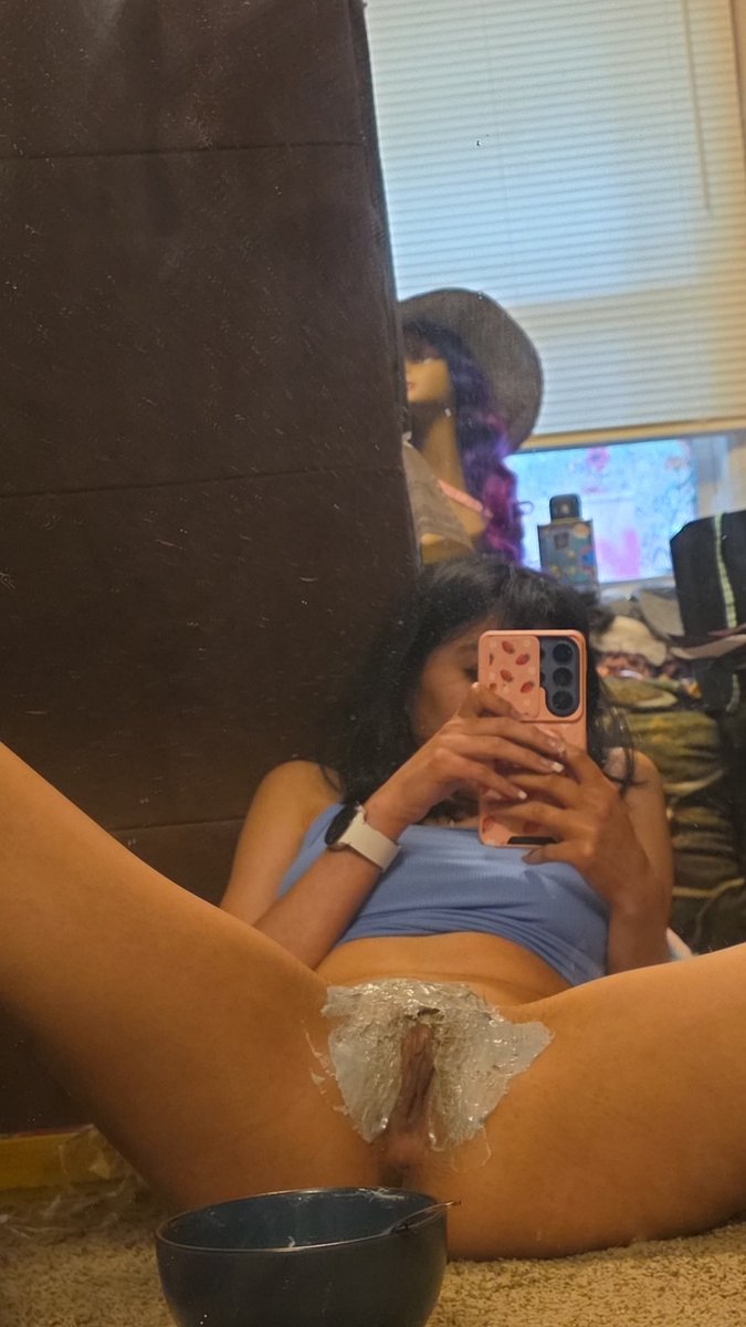 urprettypyppy's tweet photo. i need to clean my mirror 🥲 https://t.co/hPww8s1XSy