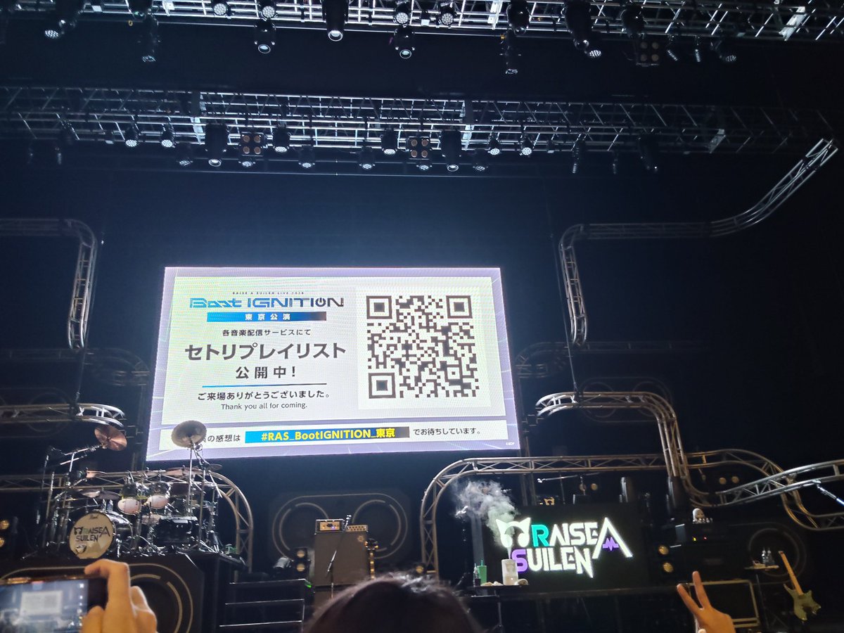 21HzPLebKstQqbD's tweet photo. どセン3列目でした！！
最高にぶち上がるセトリで体力ない…というか、演者の水分補給のダンスタイムでオタク達の体力削ってたの笑ったww

一緒にヘドバンしてくれたチャイありがとうございました！

#RAS
#BootIGNITION
#RAS_BootIGNITION_東京 https://t.co/JAHwfrOMJy
