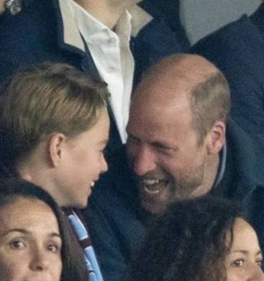 royallygracex's tweet photo. It's underrated how doting and loving William is as a dad. His love language towards them is physical affection. He's always caressing and hugging. It's rumored George ultimately chose Eton himself to follow his papa's footsteps.Admiration from your son is the best form of love❤️ https://t.co/Oody1DcnKu