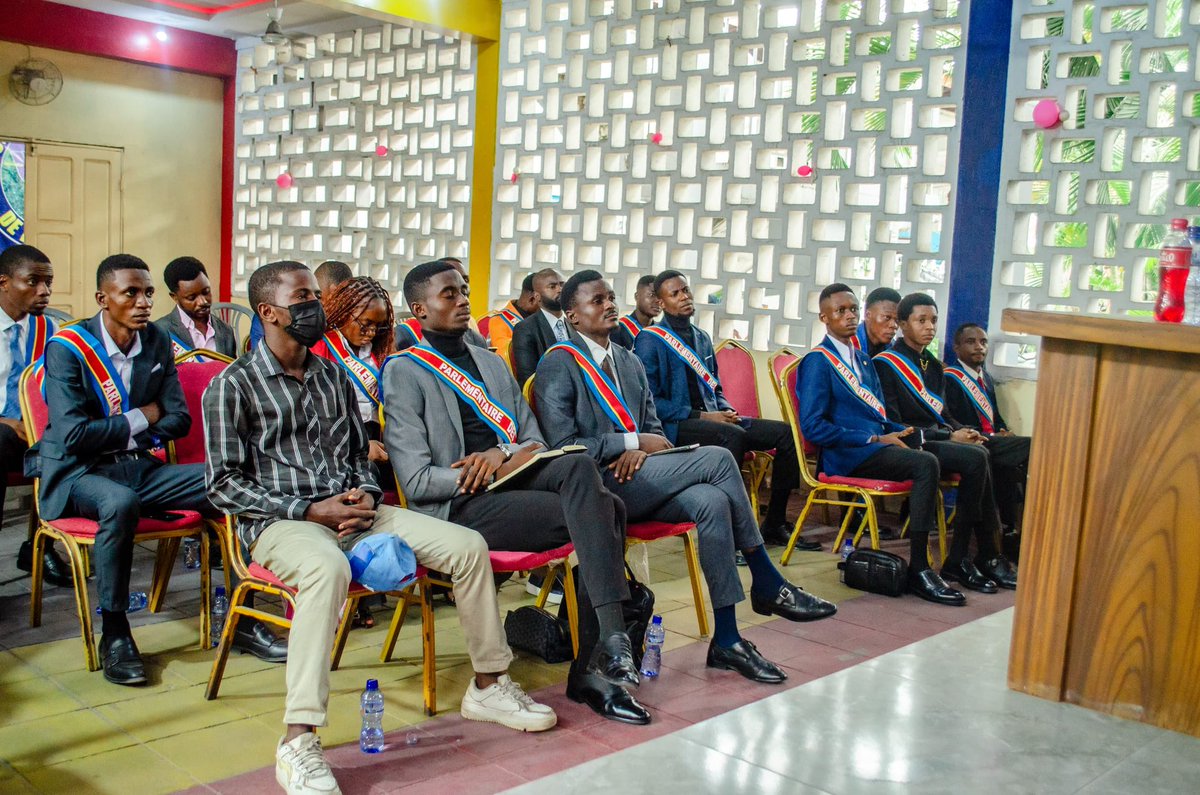 KuwaRachete's tweet photo. #PARLEMENT_DES_JEUNES_DE_KINSHASA

Le comité des jeunes parlementaires de #LUKUNGA s’est réuni en assemblée interparlementaire au sein de la #maison_communale_de_Kintambo en guise d’un travail parlementaire sur les amendements à présenter à la prochaine plénière provinciale. https://t.co/3AxRxCvv7H