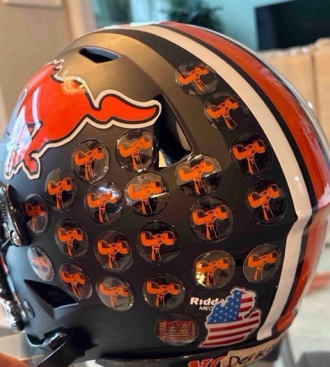 nville_fb's tweet photo. Placing an emphasis on our off-season strength and speed program, players were able to earn a helmet sticker for every perfect week of attendance in sessions throughout the Winter and Spring. Today they received their stickers as a visible representation of their hard work! https://t.co/jOUog37c2a