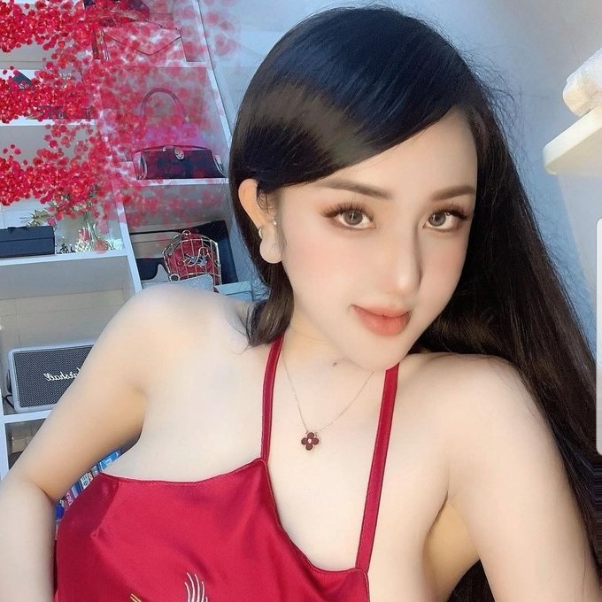 ZenobiaJane1's tweet photo. Sugar Daddy 
beautiful girl 
from russia and philippine 
#PodgoricaMassage 
https://t.co/oHv04r4rkQ https://t.co/ZJ40gef49F