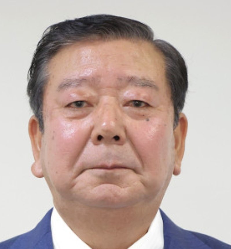 kokonta555's tweet photo. 下妻市長の
須藤市長の写真を
よく見てみると私には
ゴムマスクに見えました😓
顔の真ん中だけ
肌の色が違います💦

悪い人達に
利用されていたのかな

いつものごとく彼も
自殺じゃなく殺されていると思う
気の毒過ぎる😢

#下妻市長
#須藤市長
#殺人事件
#ゴムマスク https://t.co/3KOxFVKonI