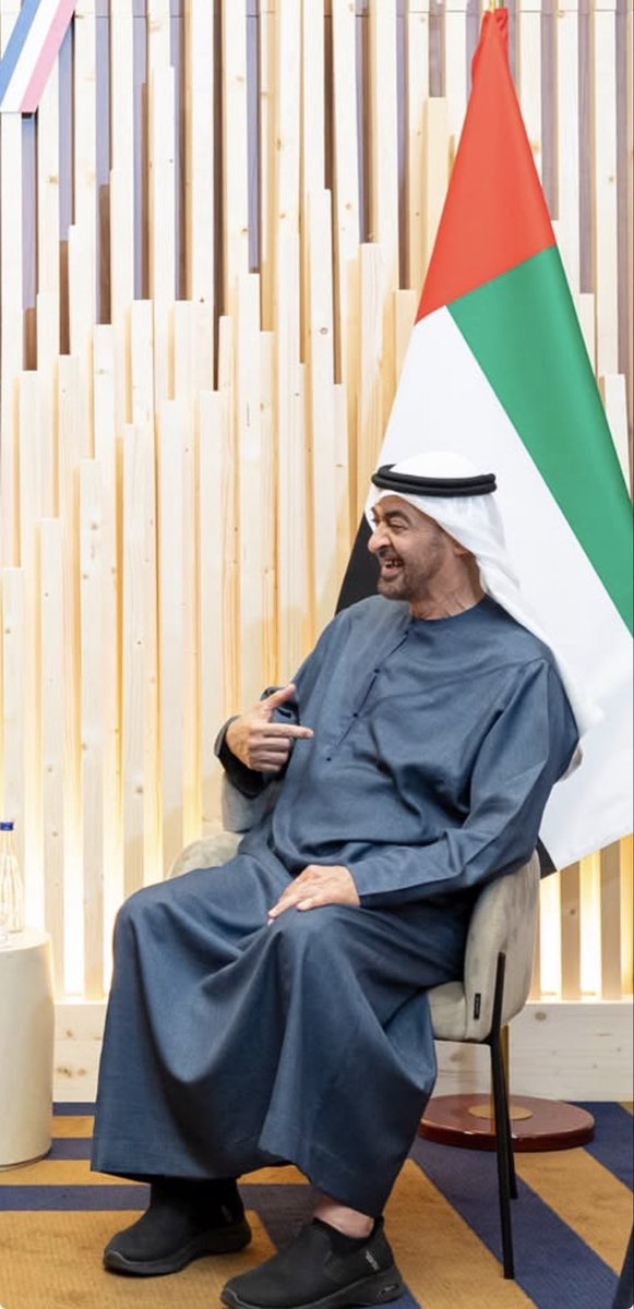 _XMaha2's tweet photo. هاذا محمد حــلاّل الصــعــايــــب 
مِتكي ويعطي مِن الدروس العظيمة 
                      ***
يامر وينهي وياخذ بالفـعـــايــــــــل 
وإذا أشّر تصبح كل الأمور، مستقيمة 
#محمد_بن_زايد
#UAE https://t.co/a8rZP7W7uE