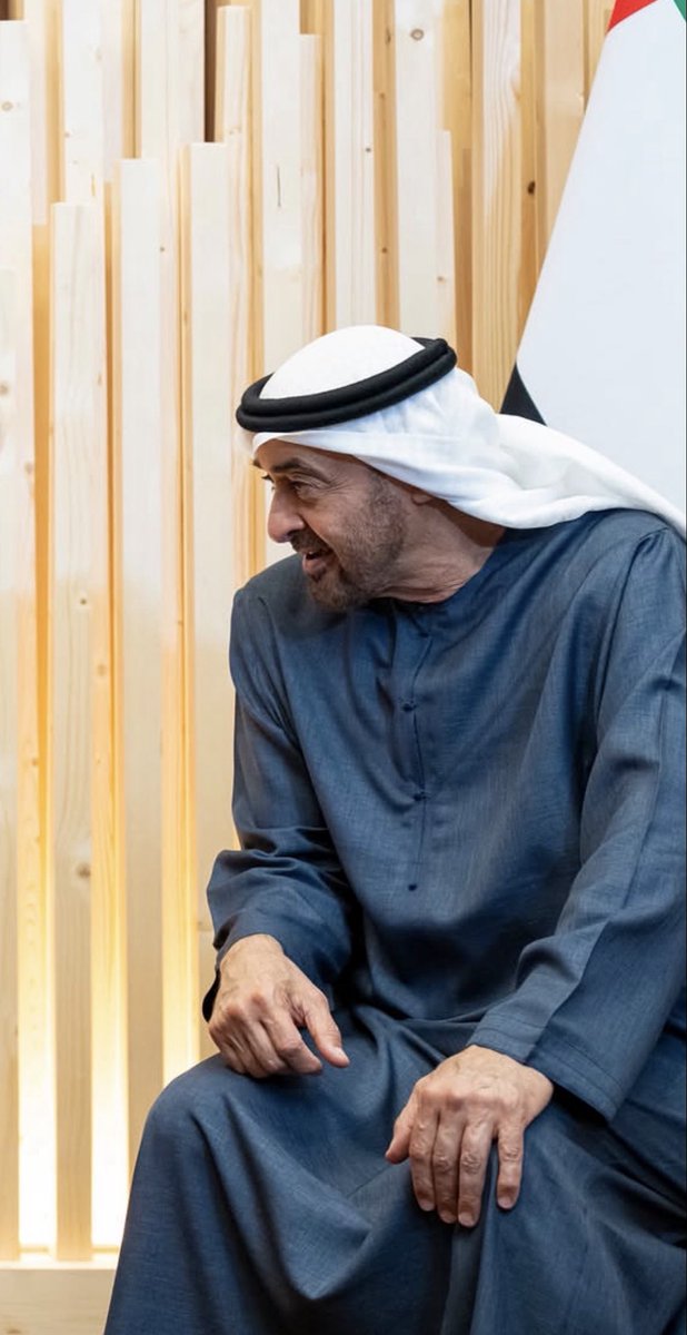 _XMaha2's tweet photo. هاذا محمد حــلاّل الصــعــايــــب 
مِتكي ويعطي مِن الدروس العظيمة 
                      ***
يامر وينهي وياخذ بالفـعـــايــــــــل 
وإذا أشّر تصبح كل الأمور، مستقيمة 
#محمد_بن_زايد
#UAE https://t.co/a8rZP7W7uE