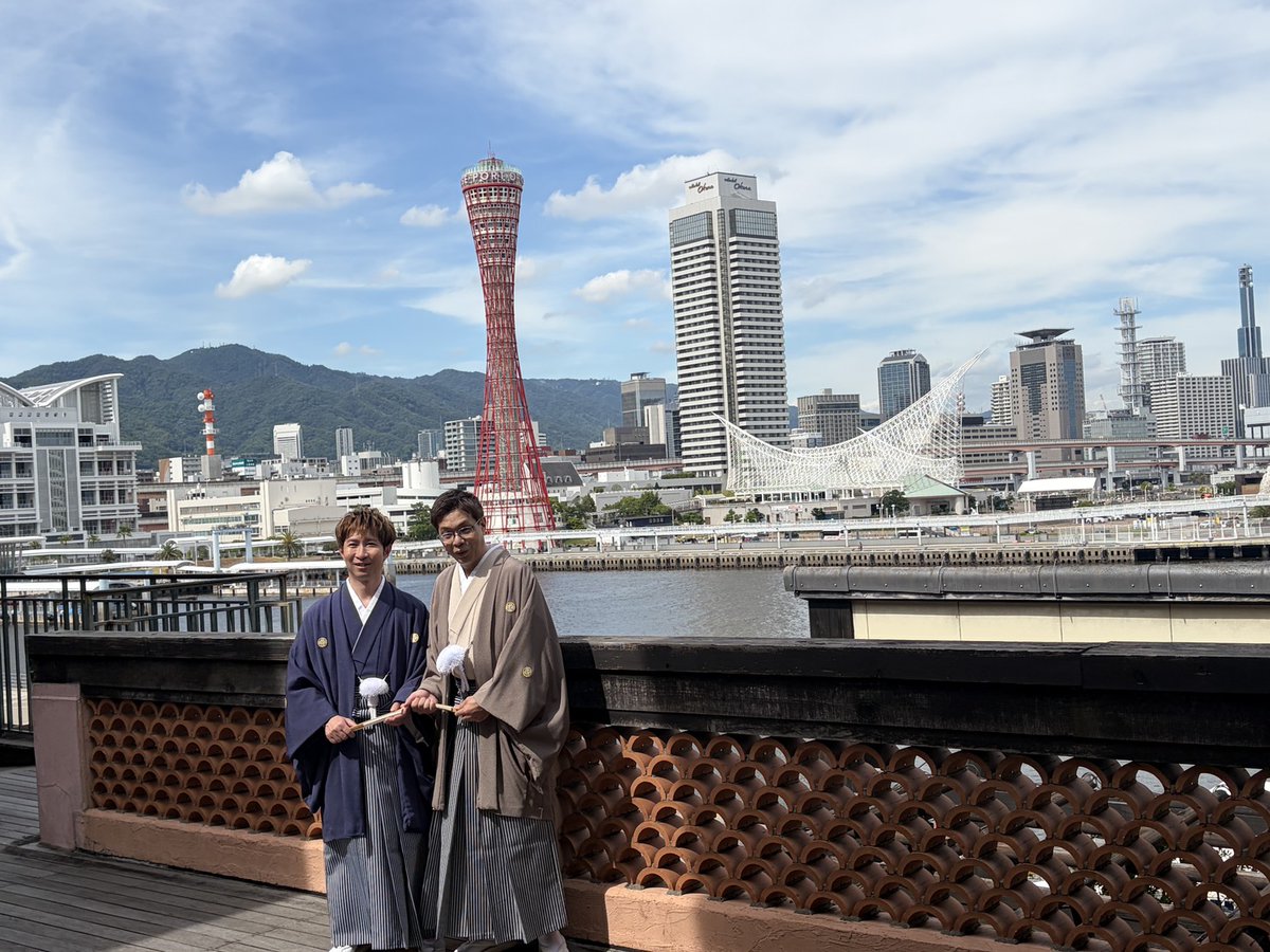 KY20200814's tweet photo. 久しぶりのポストです
昨年パートナーシップ結んで、今年８月の記念日に結婚式を挙げる事になりました😀
式場は僕の希望で神戸です😊
今日は和装フォトの前撮りで人生初のガチ和装しました✨
緊張したけどスタッフさんがすごく親切で良き日を迎えれました😀
本番は８月✨
#ゲイカップル
#同性婚 https://t.co/yEYr3EEKkU
