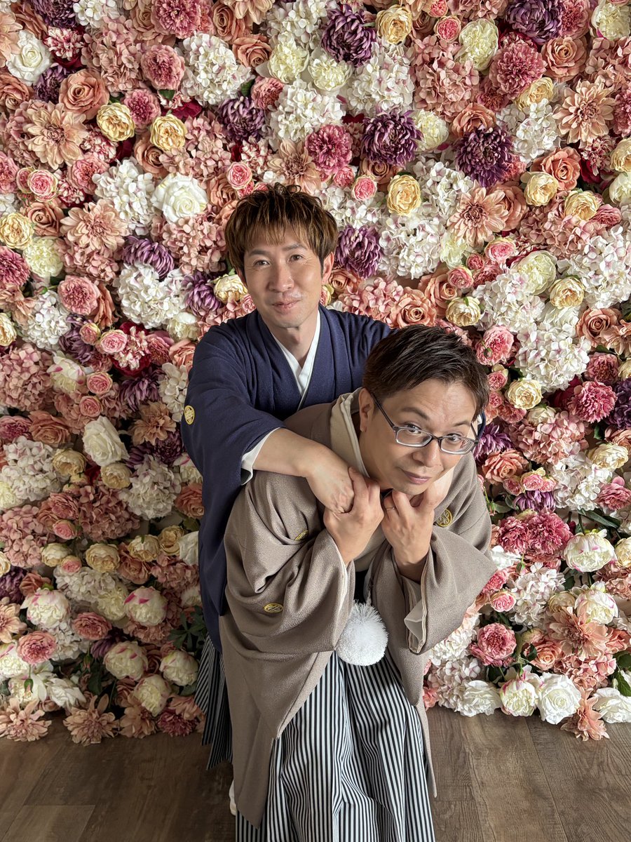 KY20200814's tweet photo. 久しぶりのポストです
昨年パートナーシップ結んで、今年８月の記念日に結婚式を挙げる事になりました😀
式場は僕の希望で神戸です😊
今日は和装フォトの前撮りで人生初のガチ和装しました✨
緊張したけどスタッフさんがすごく親切で良き日を迎えれました😀
本番は８月✨
#ゲイカップル
#同性婚 https://t.co/yEYr3EEKkU