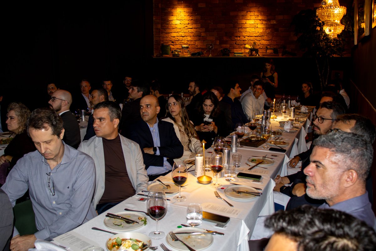 Bridge_Tweets's tweet photo. Realizamos o 1º Petit Comité em Belo Horizonte, em parceria com a Sydle.

Uma noite de networking, integração e troca de experiências entre profissionais e lideranças de diferentes setores.

Até a próxima!

#ConectandoFuturos https://t.co/hglEMdbWXH