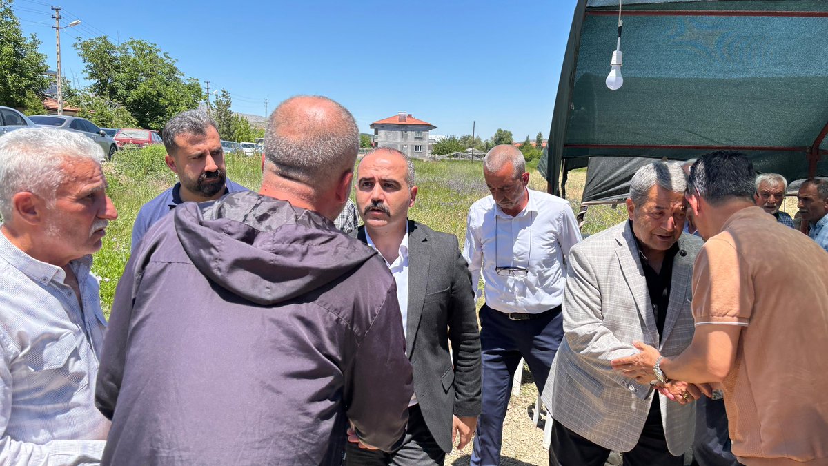 turgaysengonul's tweet photo. 📍DOĞANŞEHİR

Doğanşehirde geçirdiği trafik kazasında hayatını kaybeden Türkçe öğretmeni Merhum Mustafa Akbaş’ın Doğanşehirdeki taziyesine Milletvekilimiz, Doğanşehir İlçe Başkanımız ve Doğanşehir Ocak Başkanımızla birlikte katılarak babası Ali Akbaş ve yakınlarına baş sağlığı dileklerimizi ilettik.

Allah rahmet eylesin, mekanı cennet olsun.
