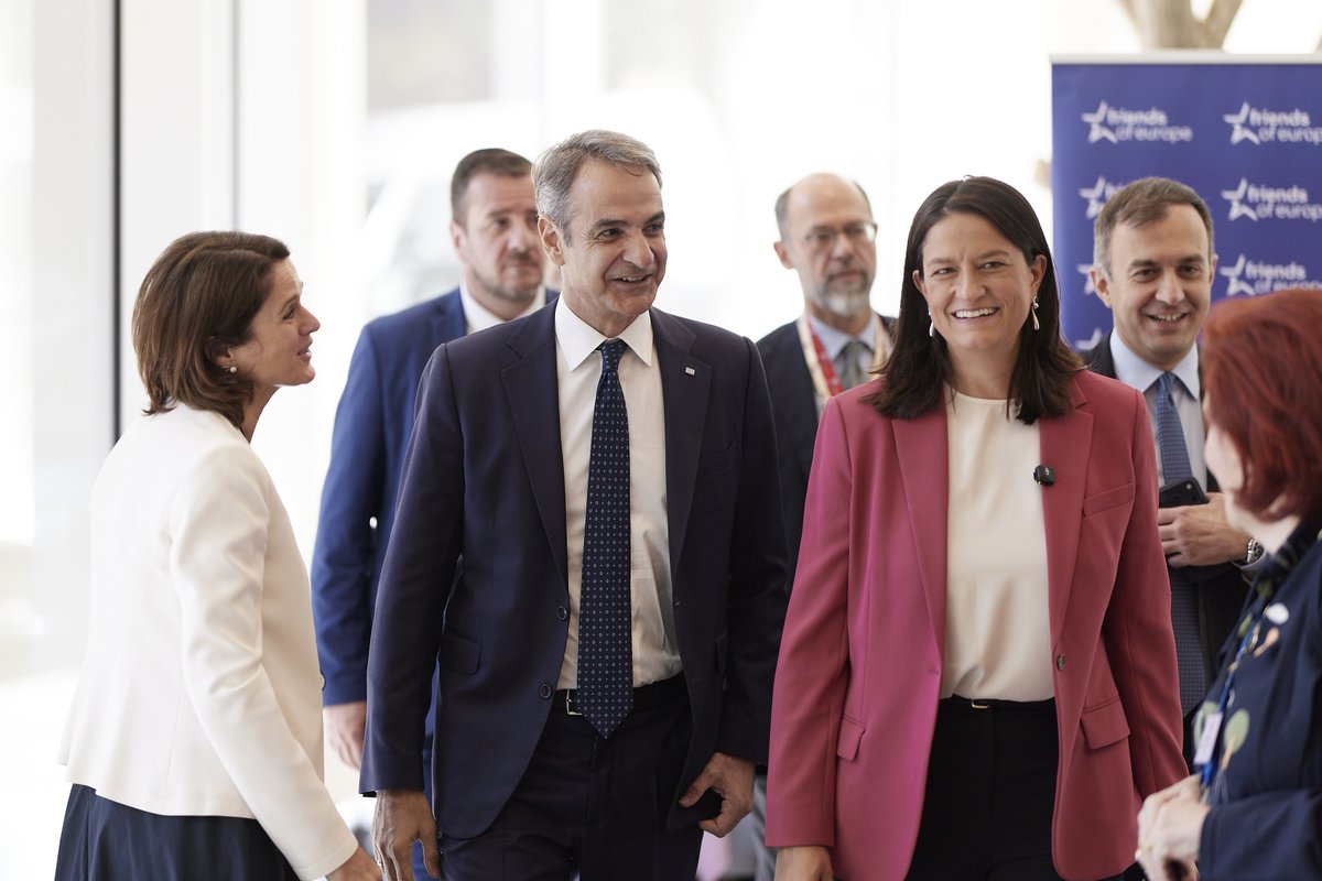 PrimeministerGR tweet picture