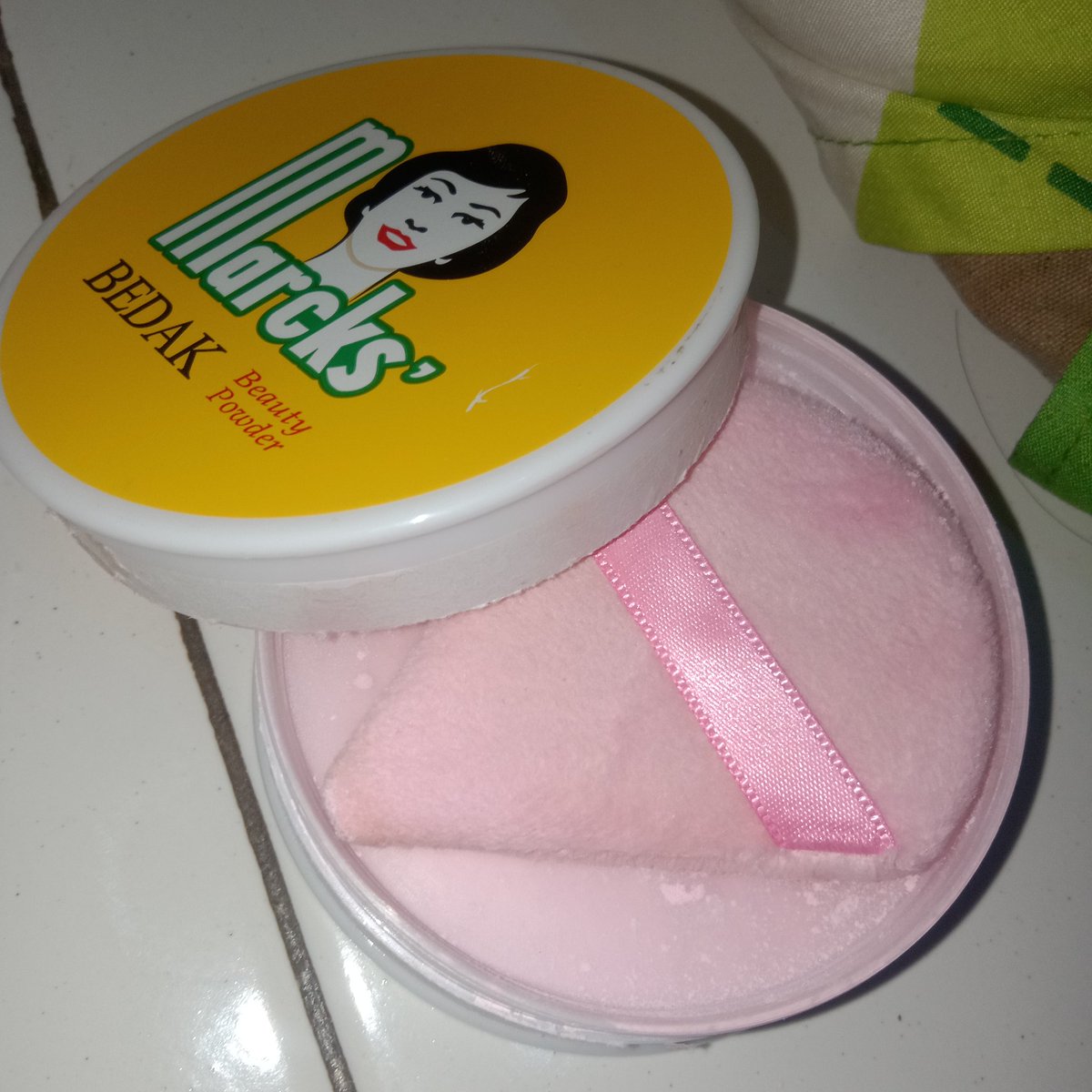 srieerns's tweet photo. Riyalll, oke bgt nahan minyak di muka ak, halus bgt lagi pori-pori jadi samar https://t.co/BfUKMqr1he