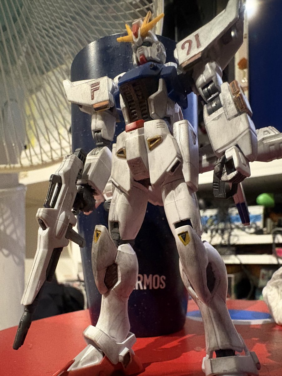 913Vag's tweet photo. 白にはスス塗りたくればええと思ってしまう所が！！ https://t.co/tpVTAQZXDx