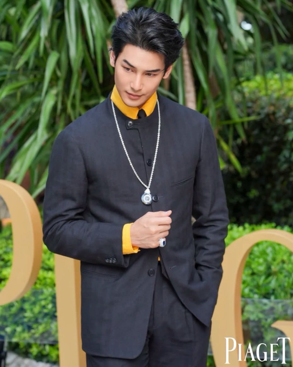 Thaipedia_'s tweet photo. Tampil elegan dan berkelas, Apo sukses menjadi salah satu sorotan dalam perhelatan mewah tersebut. Sejumlah video dan potret yang beredar di media sosial memperlihatkan karisma sang aktor saat menghadiri rangkaian acara bersama para tamu undangan dari berbagai negara. Colours of https://t.co/jvxhu6w9CA