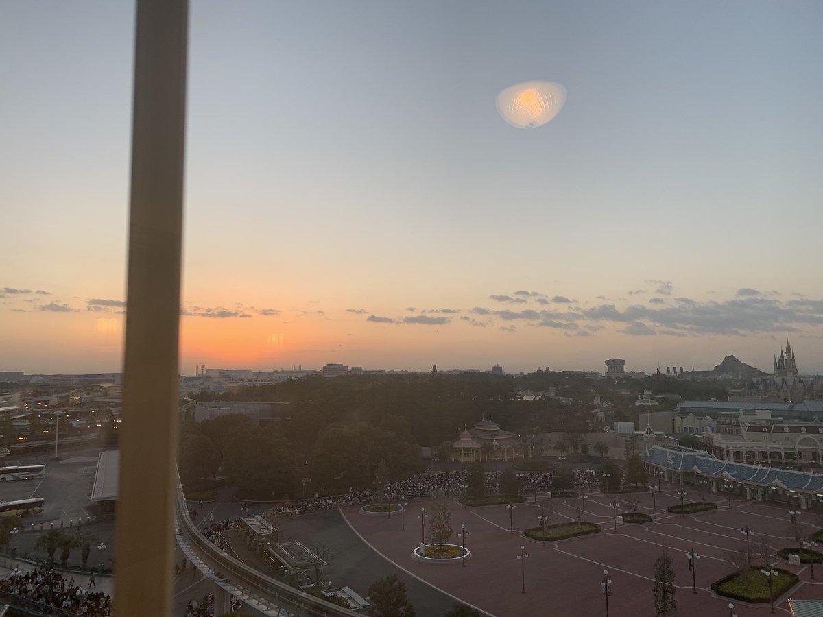 chopi054's tweet photo. ランホの階数が選べなくなると知って、慌てて予約したときの🏰
大好きな場所だから存続のために値上げも改悪も仕方ないことなのかと思いつつ、それでも子育て世帯にはキツいなぁって思う
また家族でランホ泊まりたいな https://t.co/31FvwsICI8