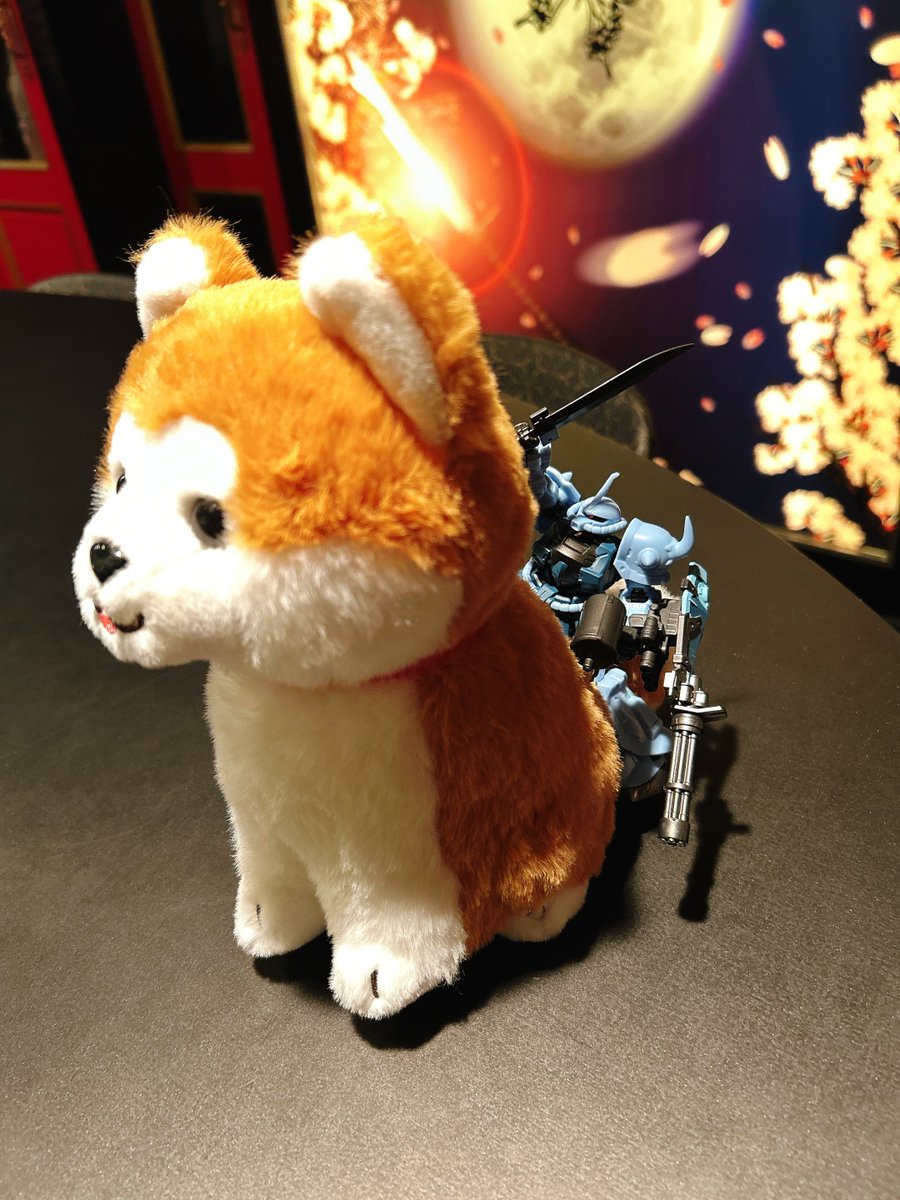 barageha's tweet photo. 日本酒撮るにも何か面白く撮りたいので色々練習。
と言っても犬と戯れるガンプラ。
RGだともっと可動域あるのかな？

#すすきの
#日本酒 https://t.co/NkWS4wjP5C