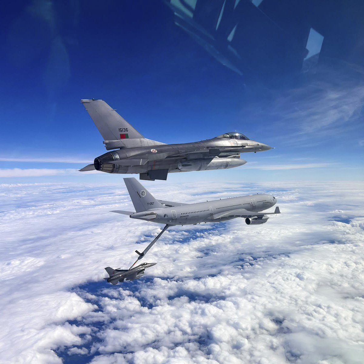 EMGFA_RP's tweet photo. F-16M acionados para interceções reais e empenhados no maior exercício aéreo da NATO nos céus do Báltico ✈️
Sabe mais em https://t.co/xcWyhTgyVh
#ForçasArmadasPortuguesas #eAP26 #WeAreNATO #RAFL26 https://t.co/I40EpjJ6Y7